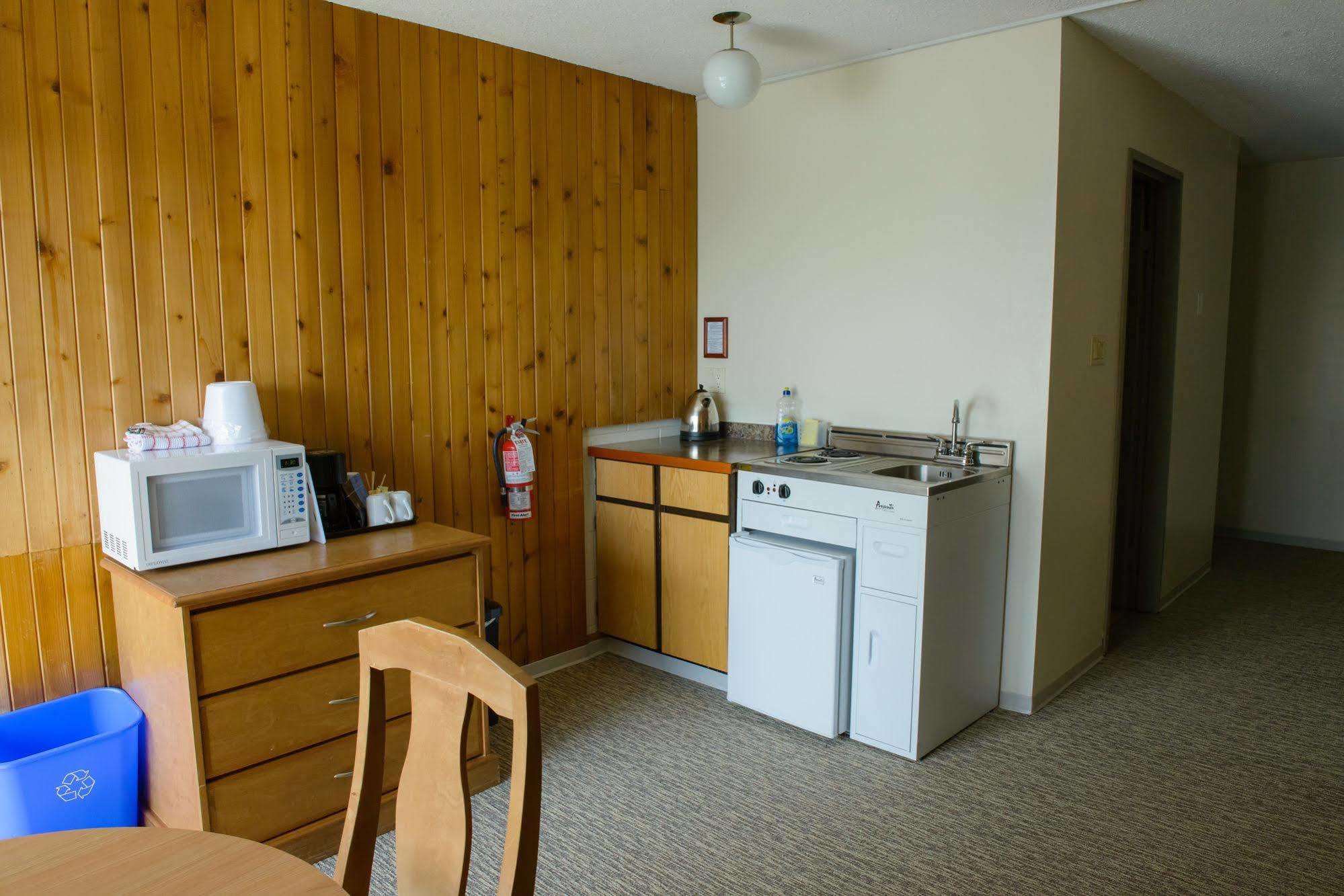 Driftwood Inn Сешелт Экстерьер фото