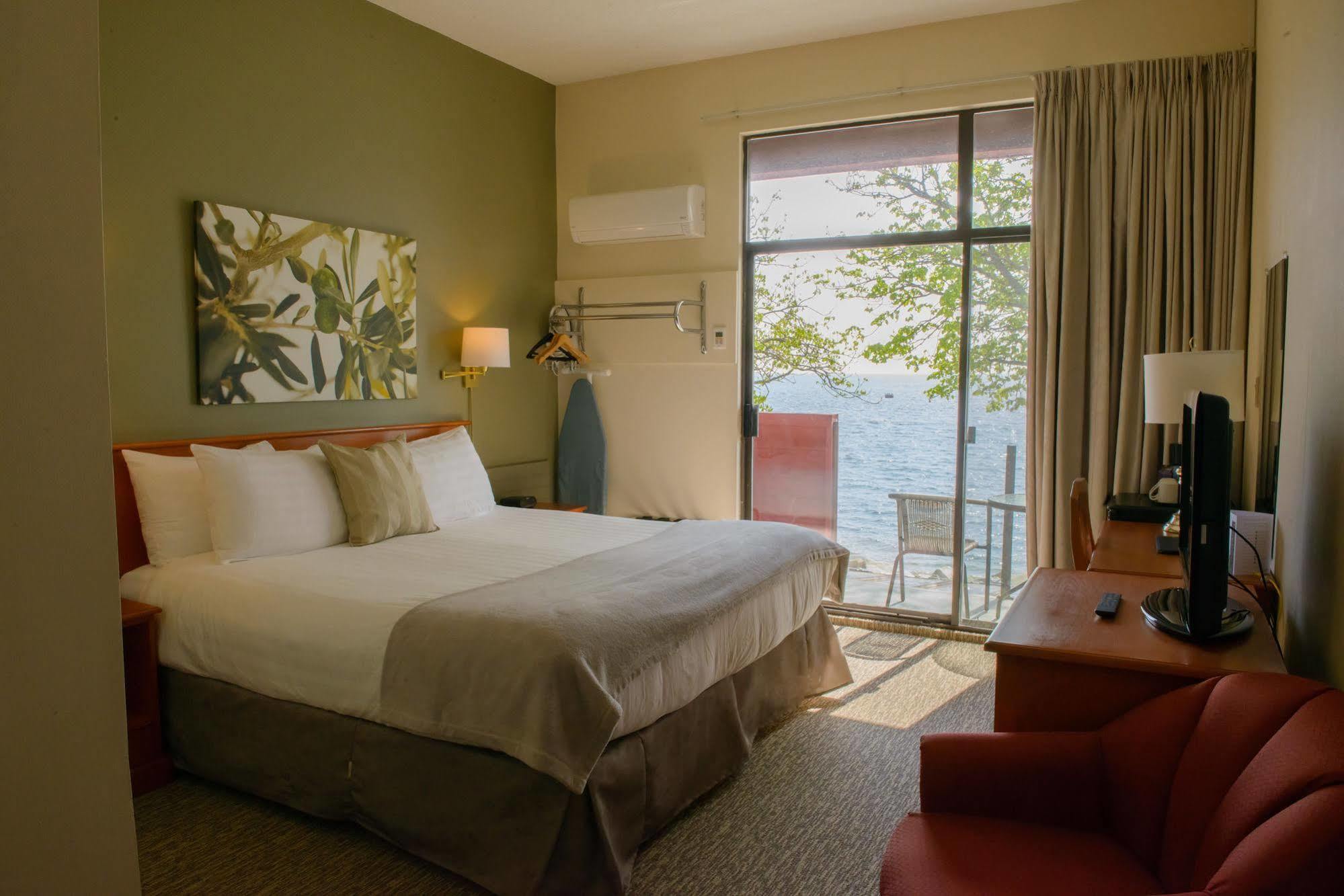 Driftwood Inn Сешелт Экстерьер фото