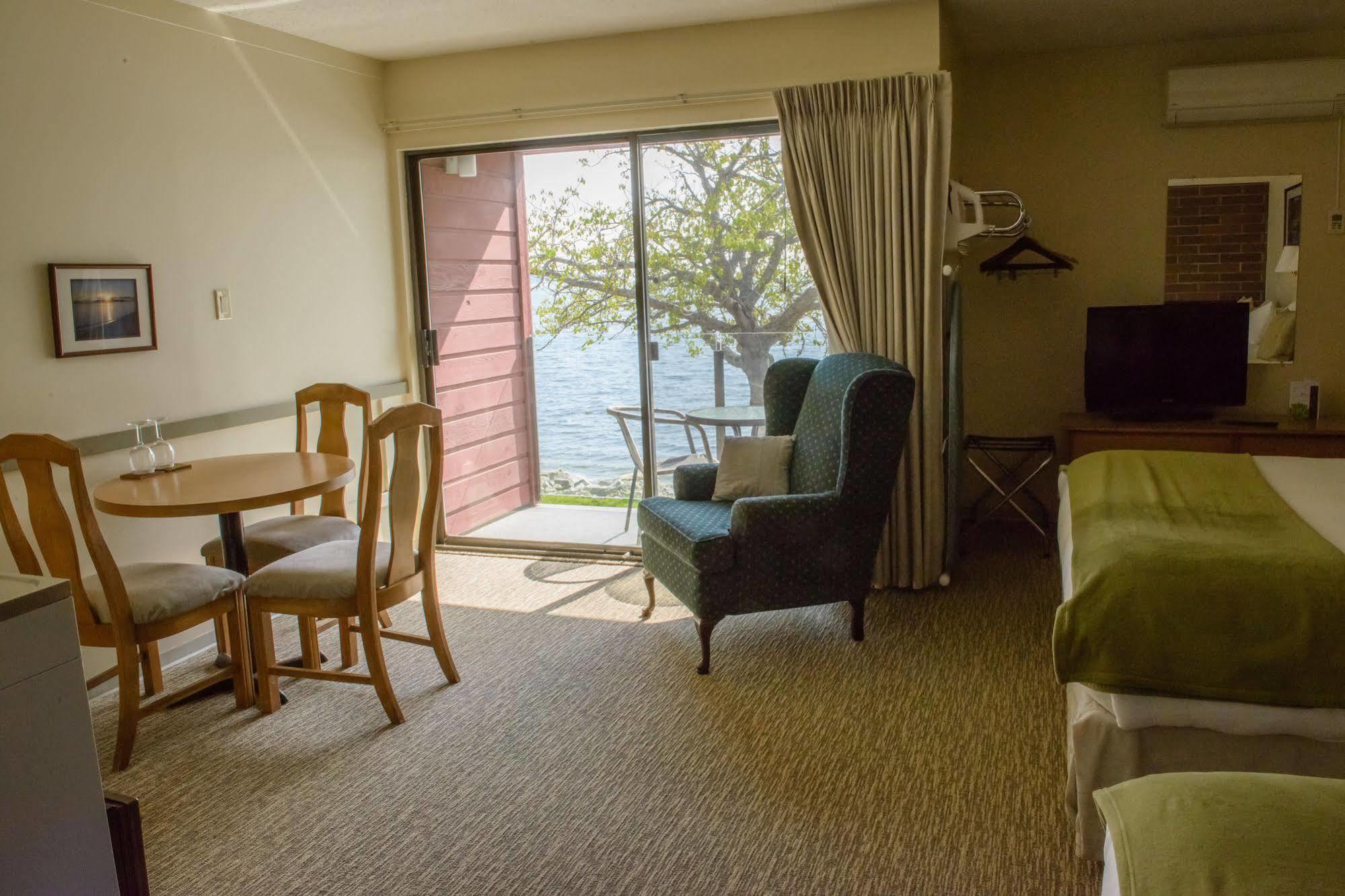 Driftwood Inn Сешелт Экстерьер фото
